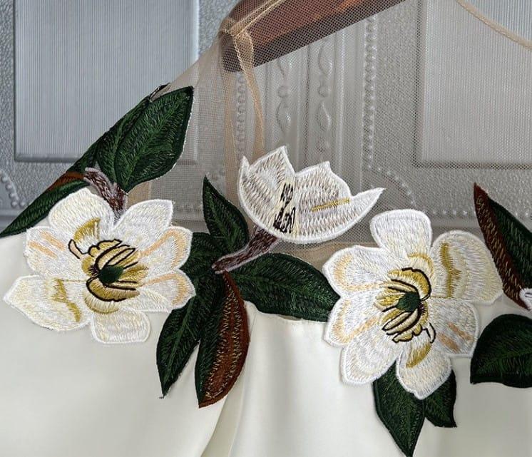 Azalea Floral Statement Top In Off-White