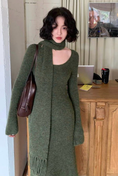 Micola Woolen Dress With Scarf In Olive