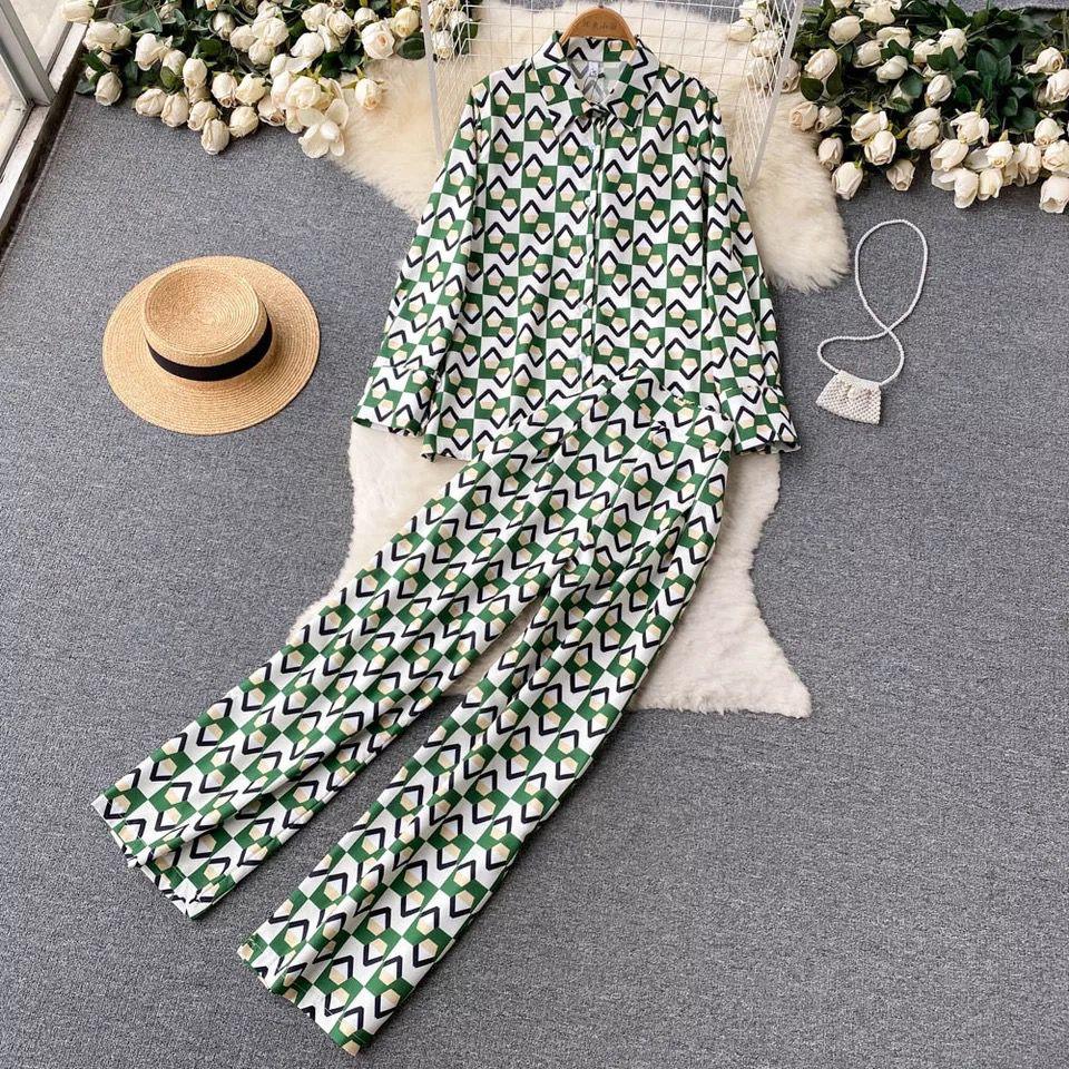 Fabby Abstract Coord Set In Green