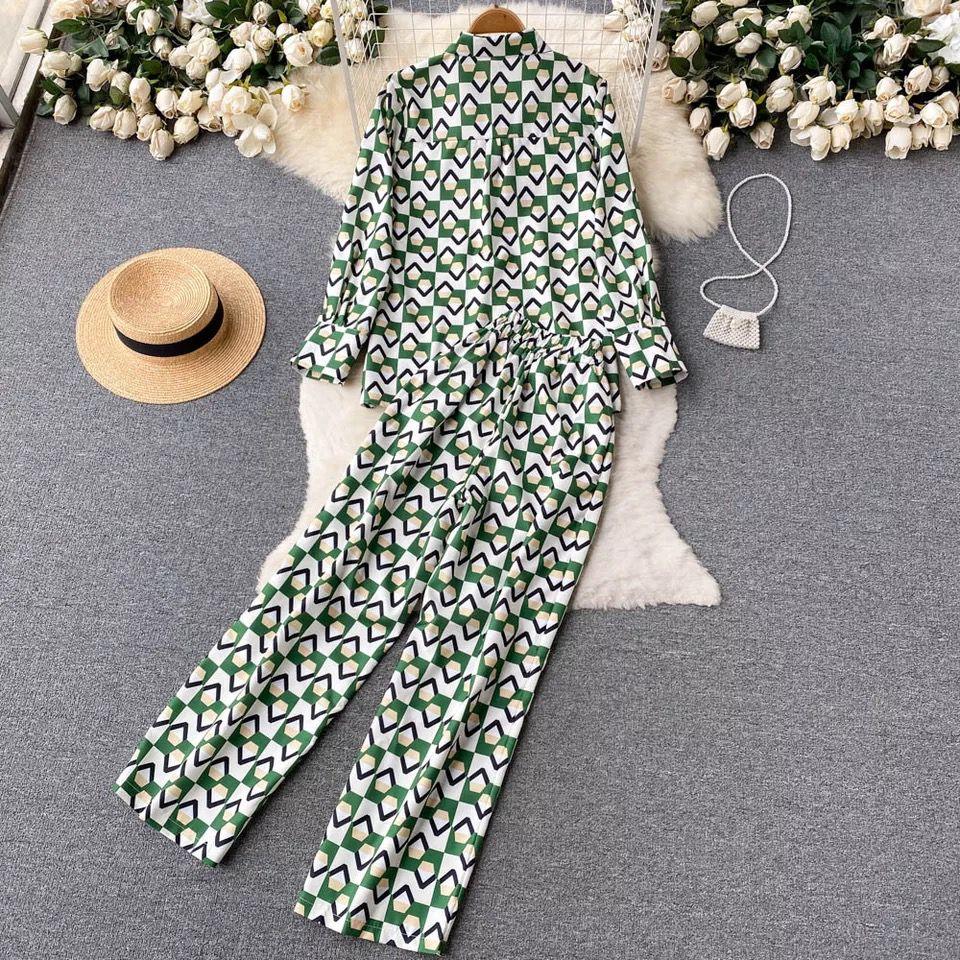 Fabby Abstract Coord Set In Green