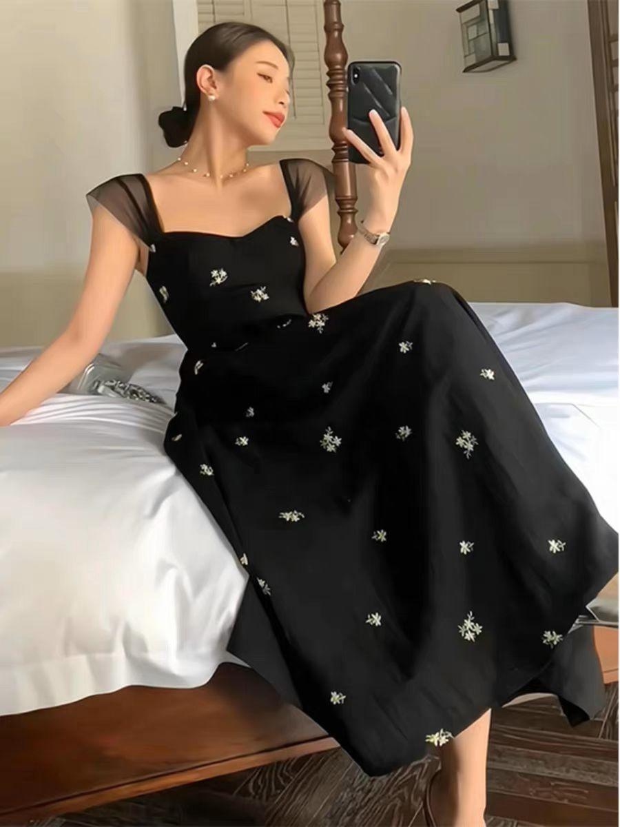 Mikayla Floral Dress In Black