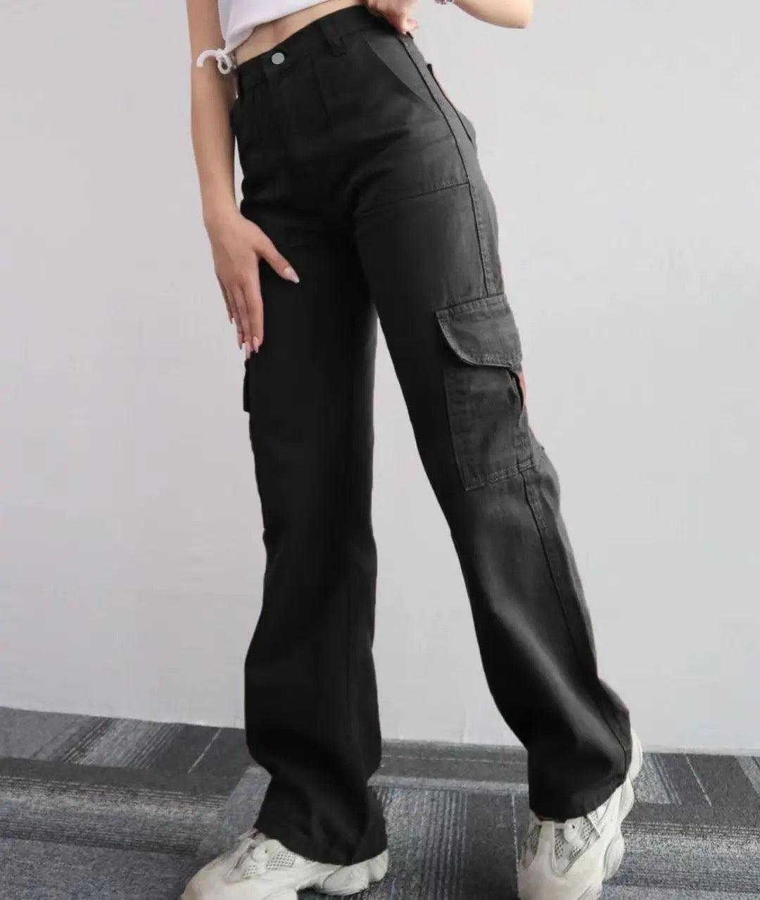 Roderno Cargo Statement Pants In White