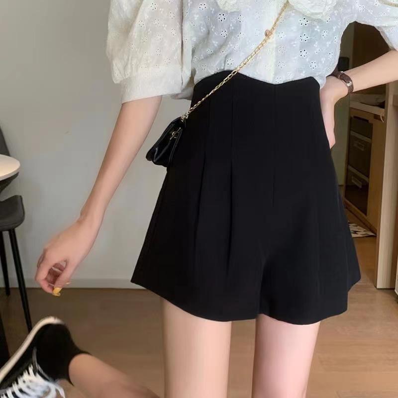 Seul Statement Shorts In White