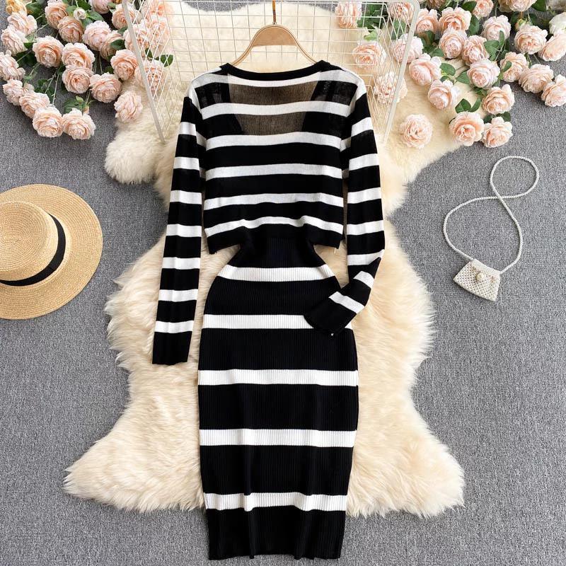 Holic Dress and Cape In Black
