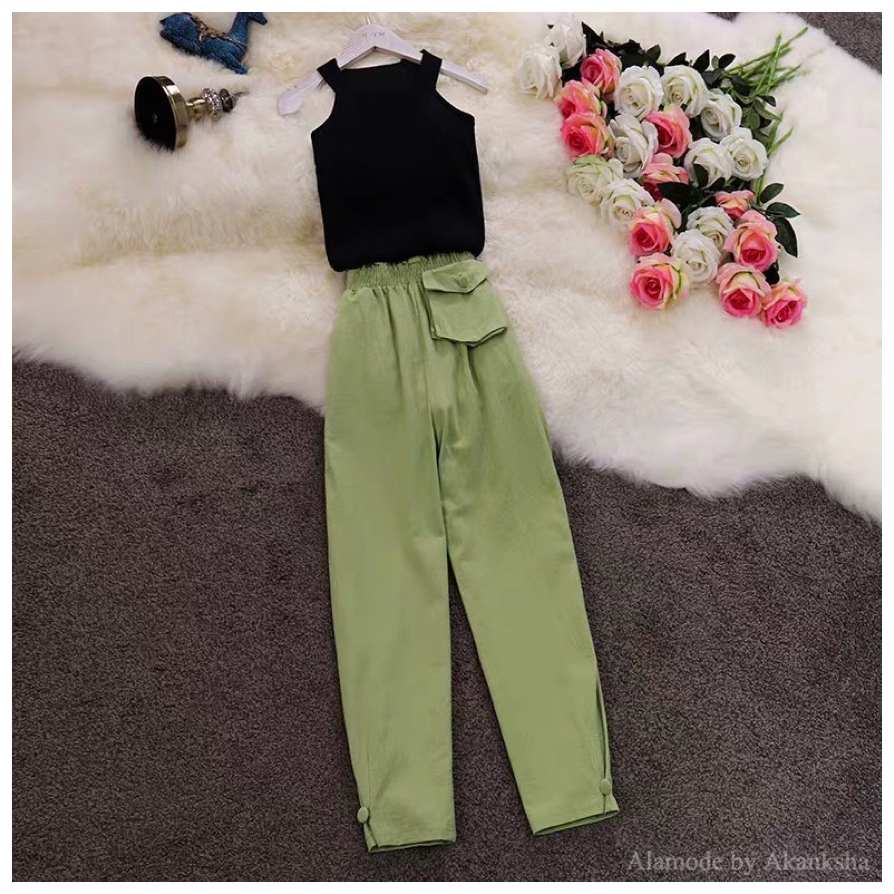 Lindsay Set of Top and Pants in Green