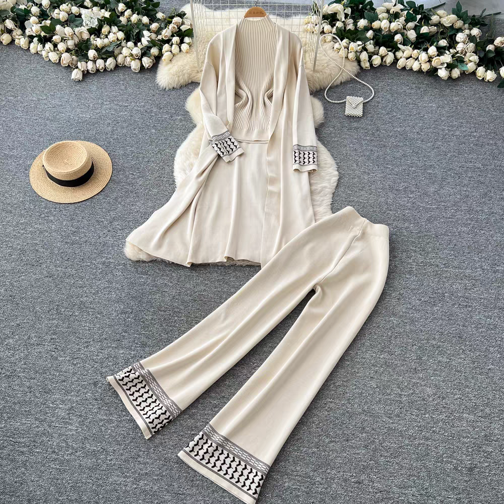 Esra Luxe Winter Coord Set With Cape